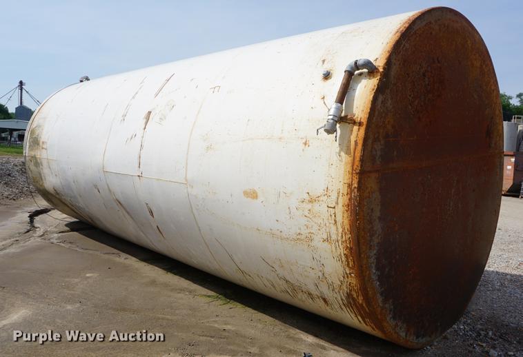 image for item DD7669 Upright fuel tank