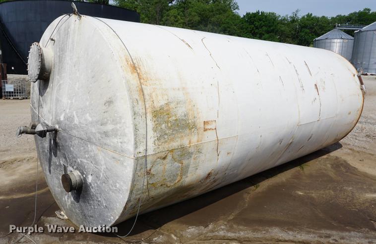 image for item DD7669 Upright fuel tank