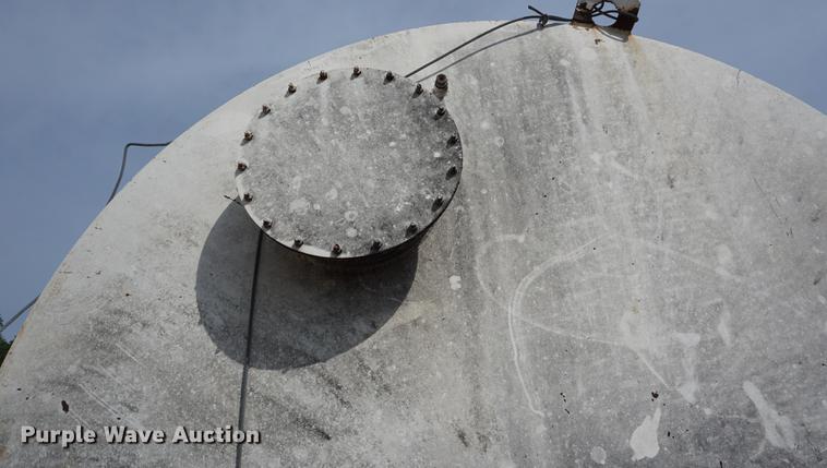 image for item DD7669 Upright fuel tank