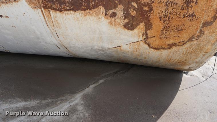 image for item DD7669 Upright fuel tank