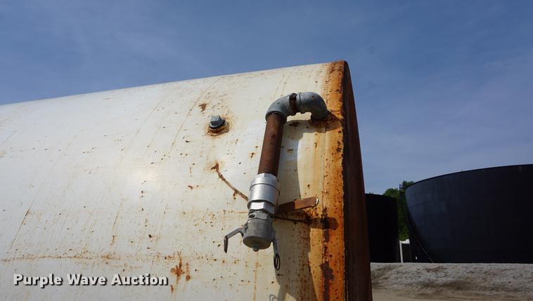 image for item DD7669 Upright fuel tank