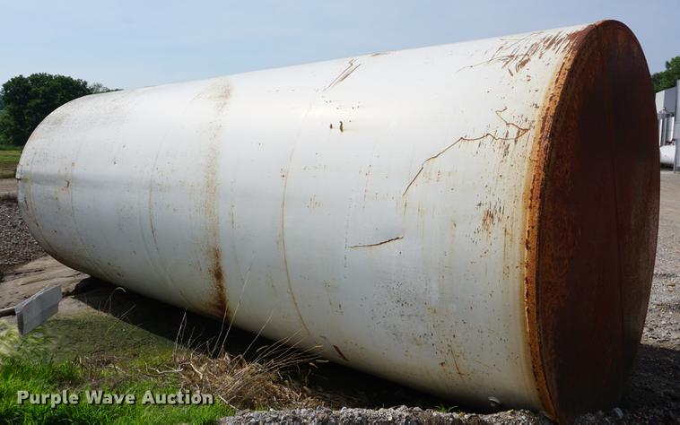 image for item DD7670 Upright fuel tank