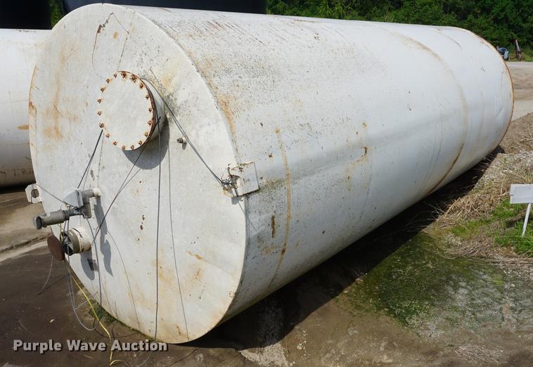 image for item DD7670 Upright fuel tank