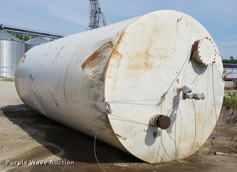 image for item DD7670 Upright fuel tank