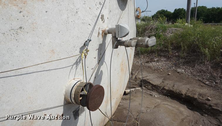 image for item DD7670 Upright fuel tank