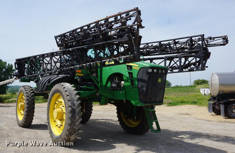 image for item DD7671 2009 John Deere 4930 sprayer