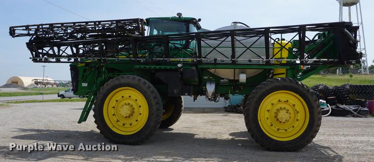 image for item DD7671 2009 John Deere 4930 sprayer