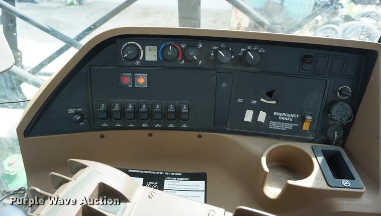 image for item DD7671 2009 John Deere 4930 sprayer