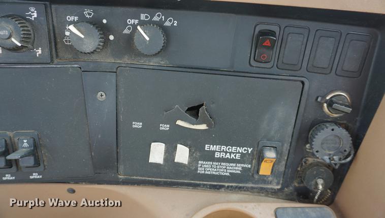 image for item DD7671 2009 John Deere 4930 sprayer