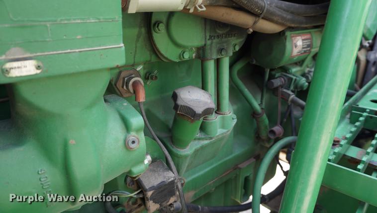 image for item DD7671 2009 John Deere 4930 sprayer