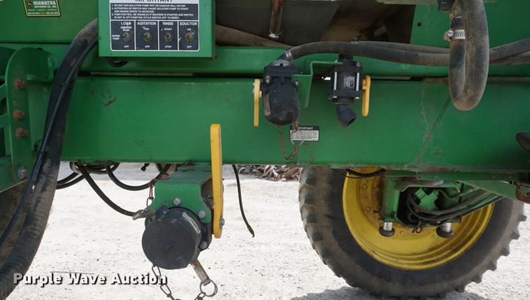 image for item DD7671 2009 John Deere 4930 sprayer
