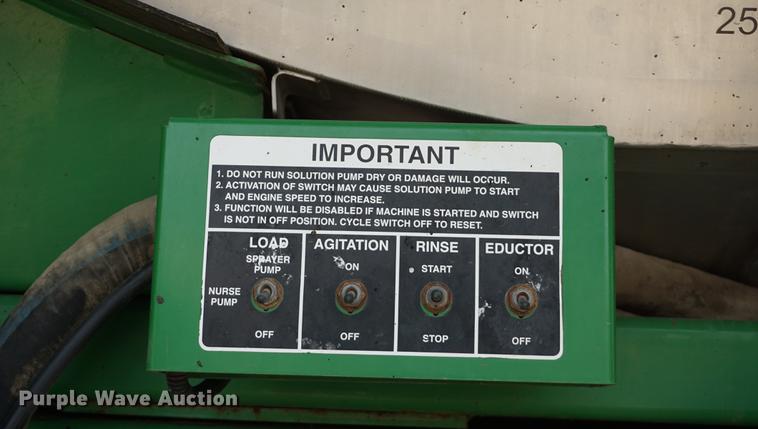 image for item DD7671 2009 John Deere 4930 sprayer