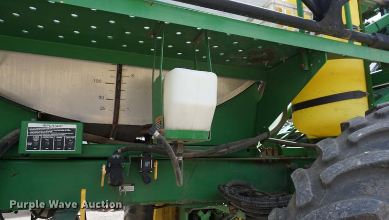 image for item DD7671 2009 John Deere 4930 sprayer