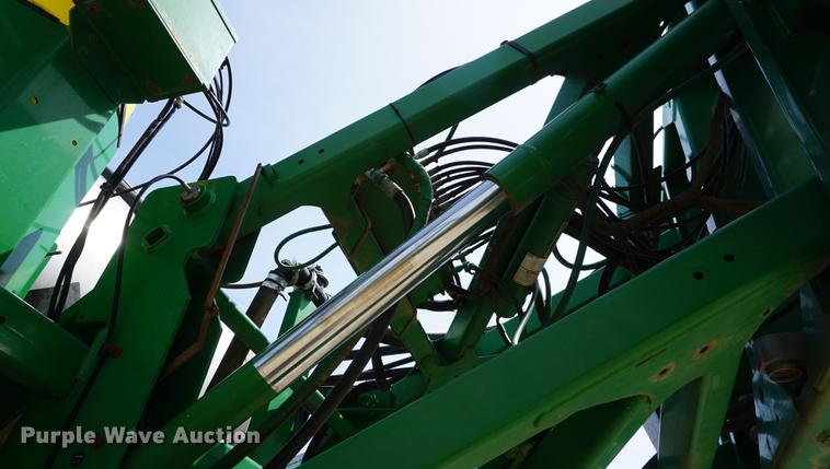 image for item DD7671 2009 John Deere 4930 sprayer