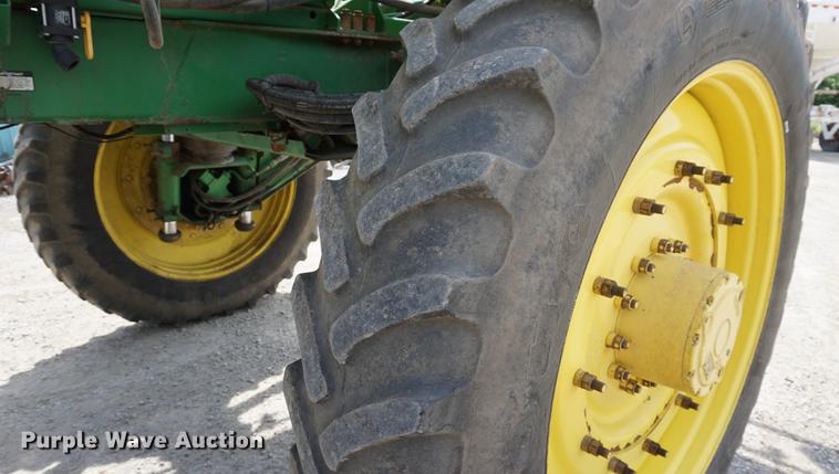 image for item DD7671 2009 John Deere 4930 sprayer