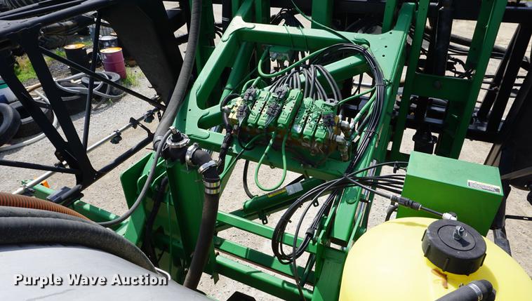 image for item DD7671 2009 John Deere 4930 sprayer