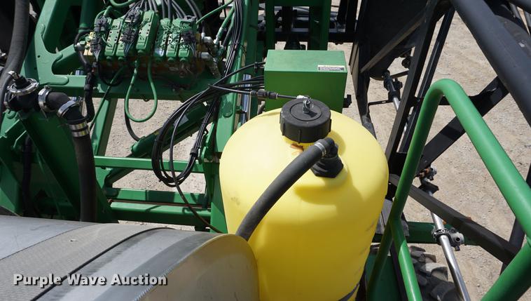 image for item DD7671 2009 John Deere 4930 sprayer