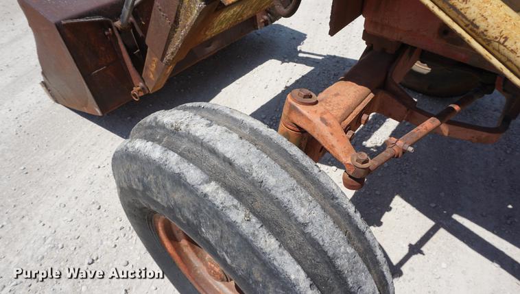 image for item DD7685 1971 Case 970 tractor