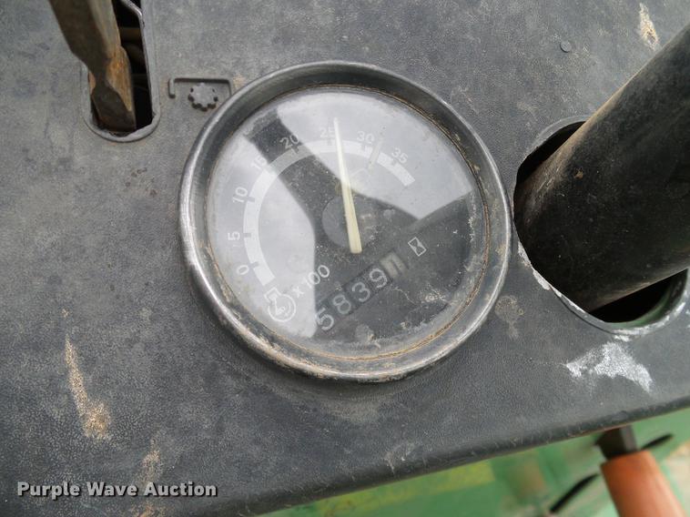 image for item DD8177 John Deere 855 MFWD tractor