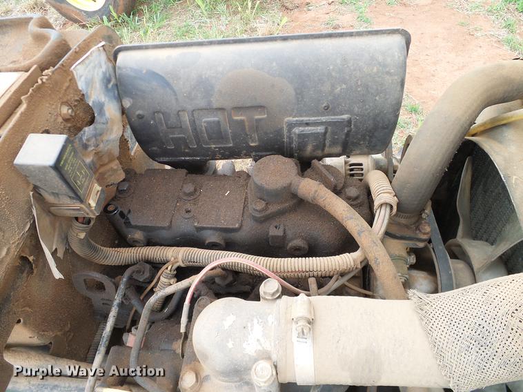 image for item DD8177 John Deere 855 MFWD tractor