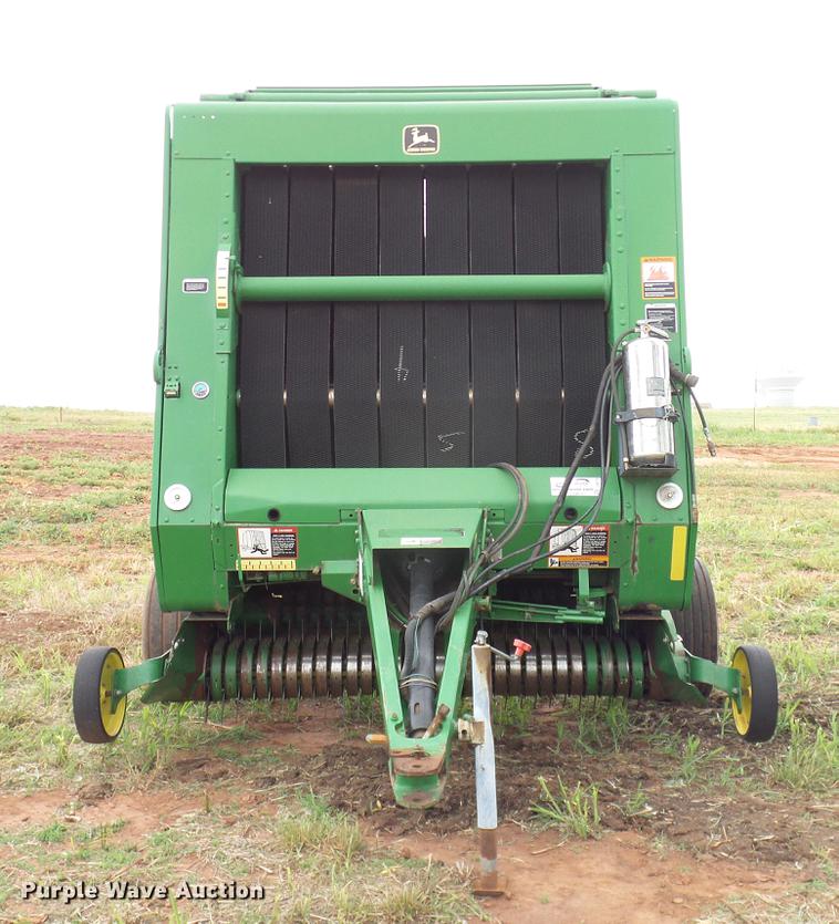 image for item DD8178 2001 John Deere 567 Mega Wide round baler
