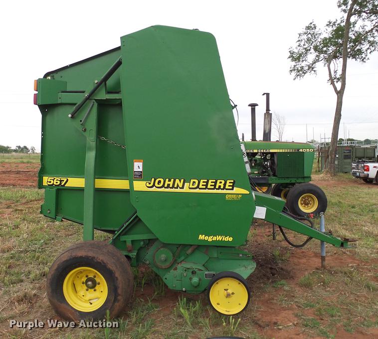 image for item DD8178 2001 John Deere 567 Mega Wide round baler