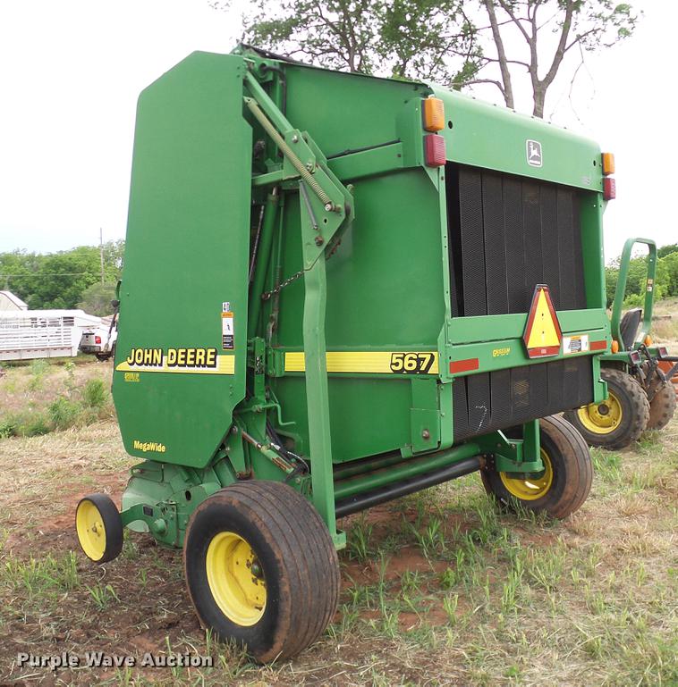 image for item DD8178 2001 John Deere 567 Mega Wide round baler