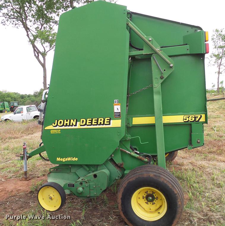 image for item DD8178 2001 John Deere 567 Mega Wide round baler