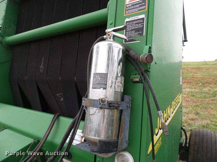 image for item DD8178 2001 John Deere 567 Mega Wide round baler