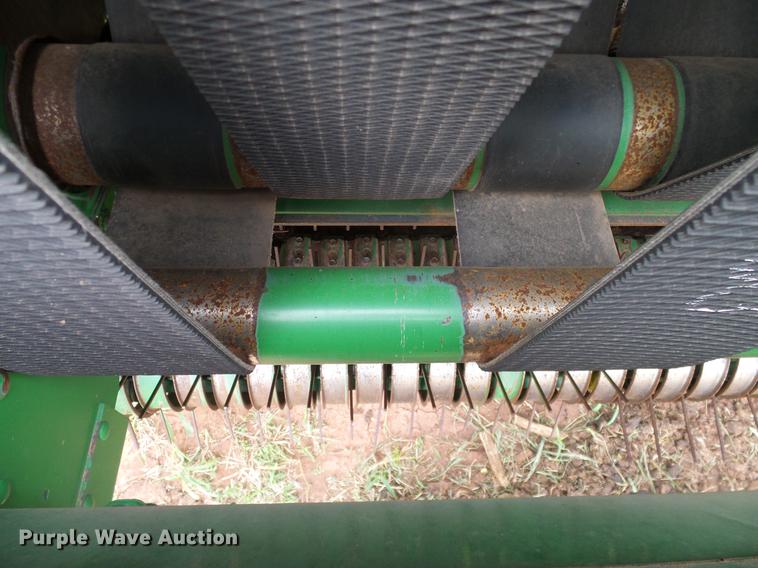 image for item DD8178 2001 John Deere 567 Mega Wide round baler