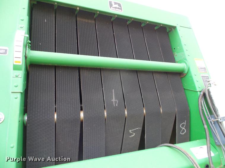image for item DD8178 2001 John Deere 567 Mega Wide round baler