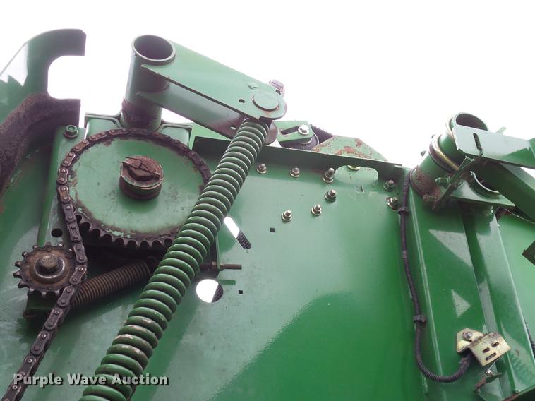image for item DD8178 2001 John Deere 567 Mega Wide round baler
