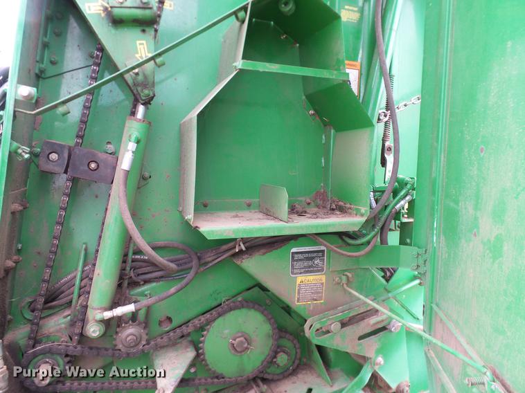 image for item DD8178 2001 John Deere 567 Mega Wide round baler