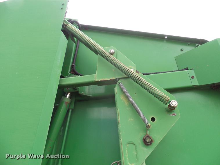 image for item DD8178 2001 John Deere 567 Mega Wide round baler
