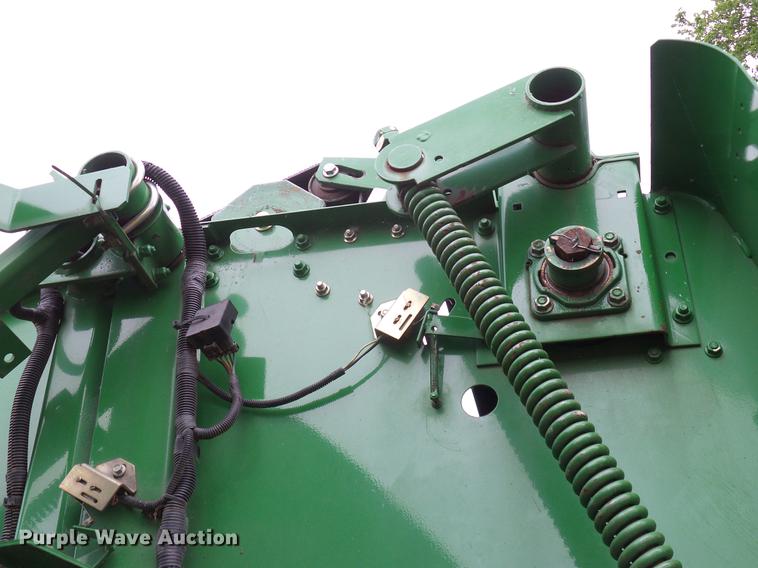 image for item DD8178 2001 John Deere 567 Mega Wide round baler
