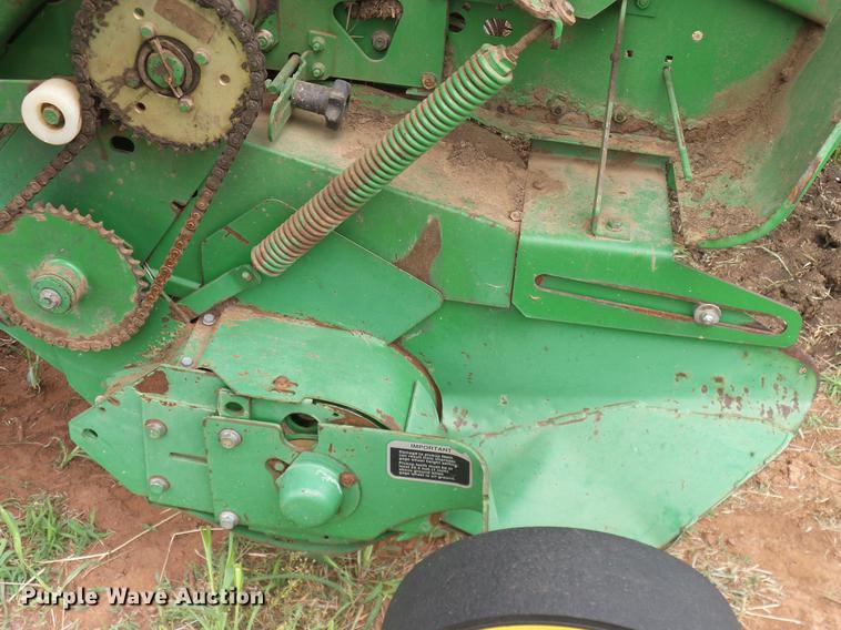 image for item DD8178 2001 John Deere 567 Mega Wide round baler