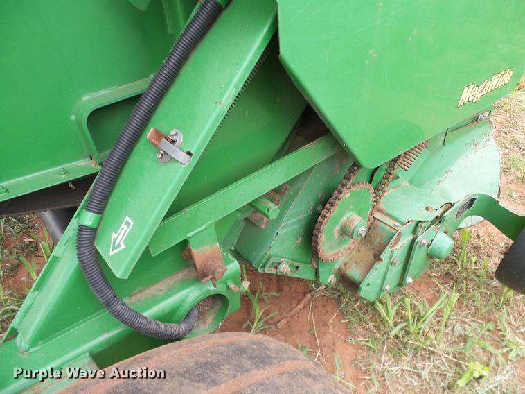 image for item DD8178 2001 John Deere 567 Mega Wide round baler
