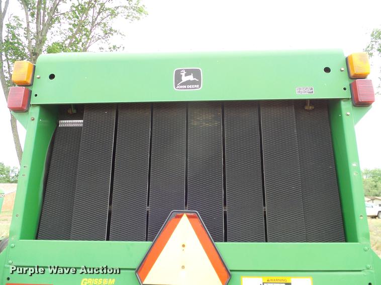 image for item DD8178 2001 John Deere 567 Mega Wide round baler