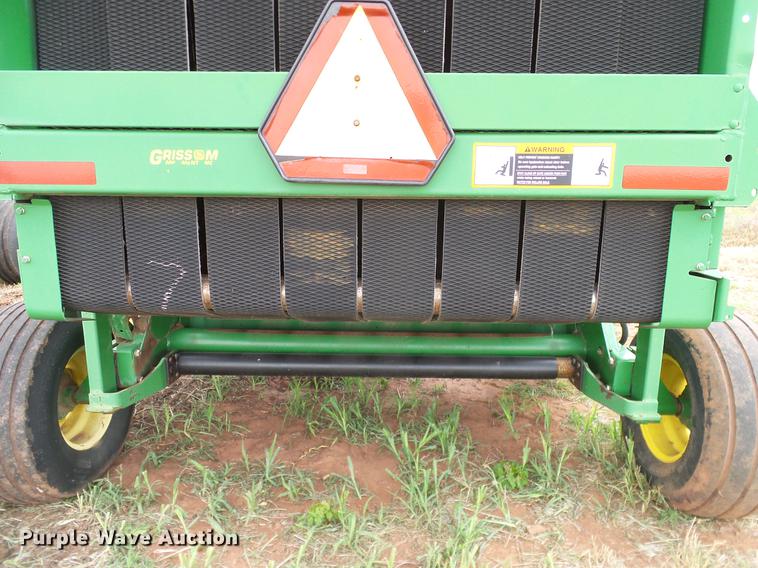 image for item DD8178 2001 John Deere 567 Mega Wide round baler