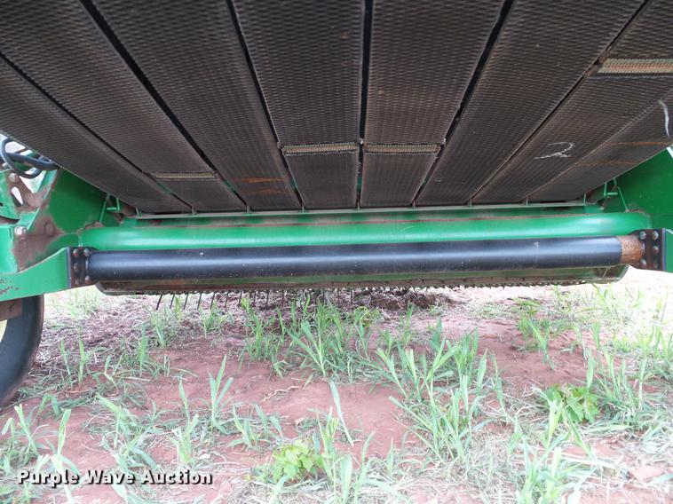 image for item DD8178 2001 John Deere 567 Mega Wide round baler