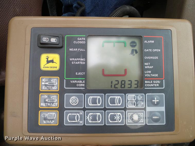 image for item DD8178 2001 John Deere 567 Mega Wide round baler