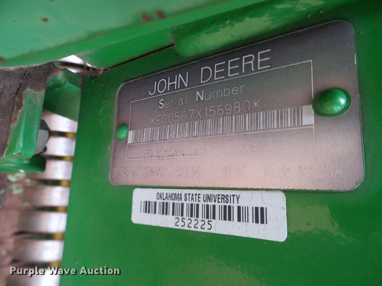 image for item DD8178 2001 John Deere 567 Mega Wide round baler