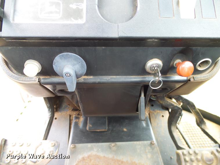 image for item DD8180 1990 John Deere 2355 tractor