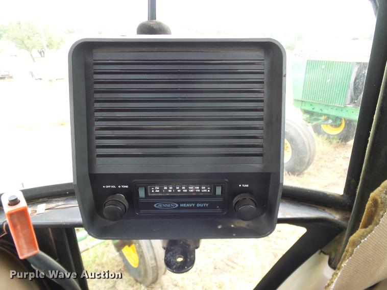 image for item DD8180 1990 John Deere 2355 tractor