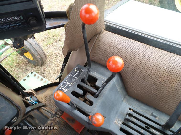 image for item DD8180 1990 John Deere 2355 tractor