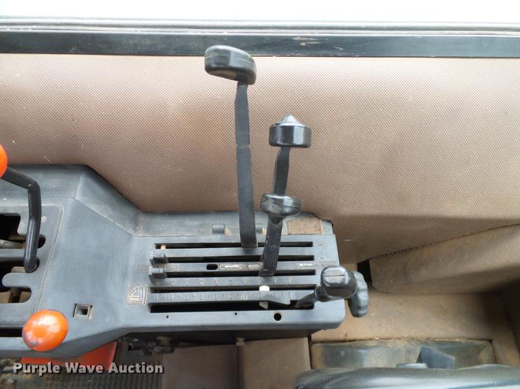 image for item DD8180 1990 John Deere 2355 tractor