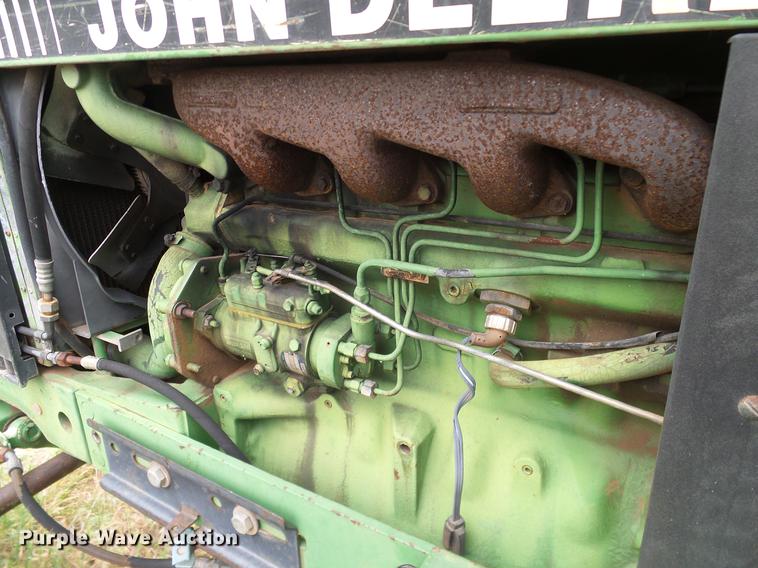 image for item DD8180 1990 John Deere 2355 tractor