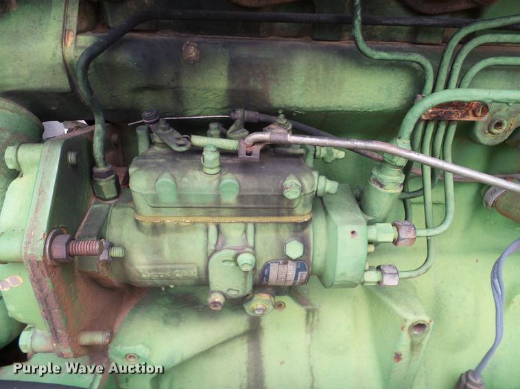 image for item DD8180 1990 John Deere 2355 tractor