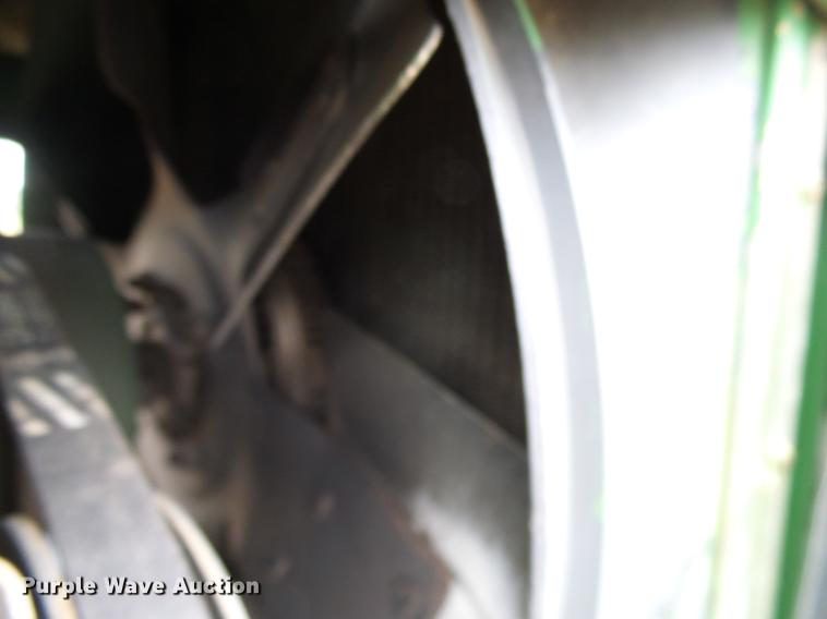 image for item DD8180 1990 John Deere 2355 tractor