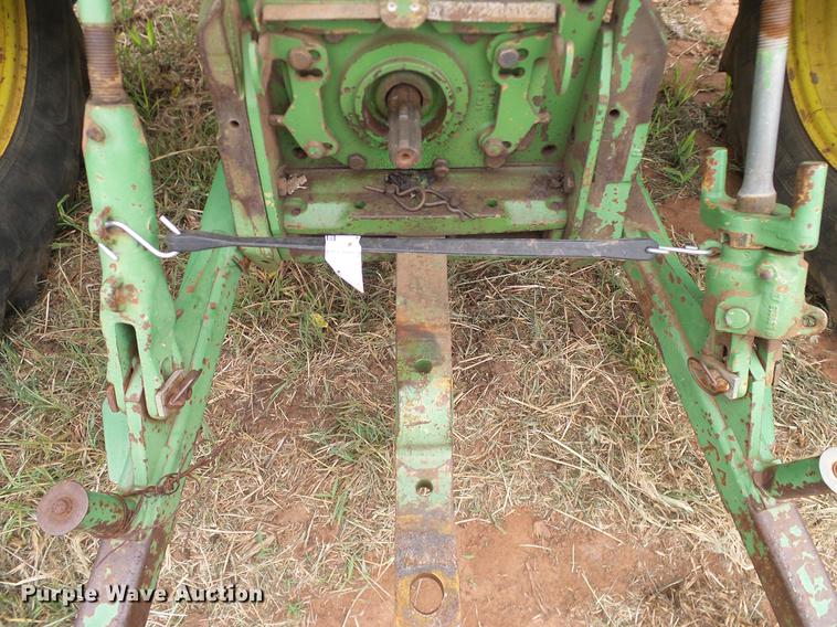 image for item DD8180 1990 John Deere 2355 tractor